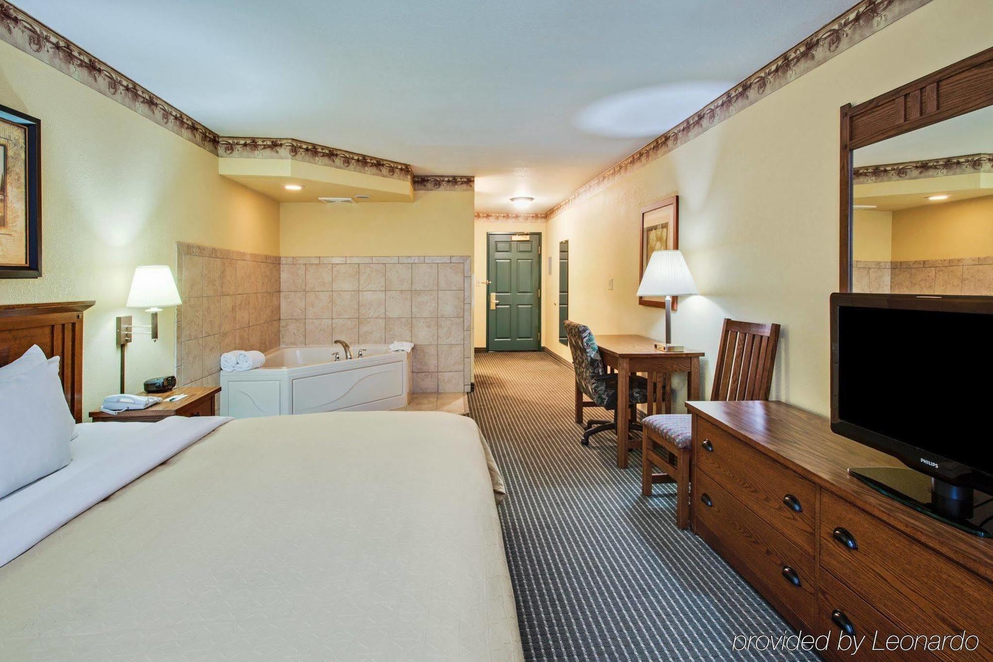 Holiday Inn Express & Suites Zion, An Ihg Hotel エクステリア 写真